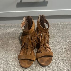 Steve Madden Brown Fringe Suede Sandals. Good condition. Worn like 3x’s